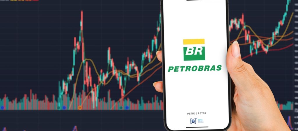 Female,Hand,Holding,A,Smartphone,Iphone,14,Pro,With,Petrobras,